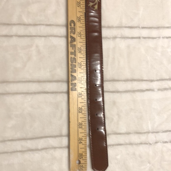 Beautiful brown leather belt w/ cream embroidered vines. 36” leather, buckle 2”. - Picture 4 of 6